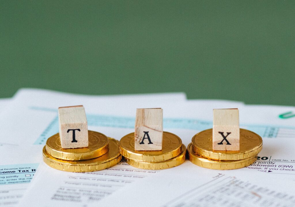 What are the tax obligations for expats living in Budapest?